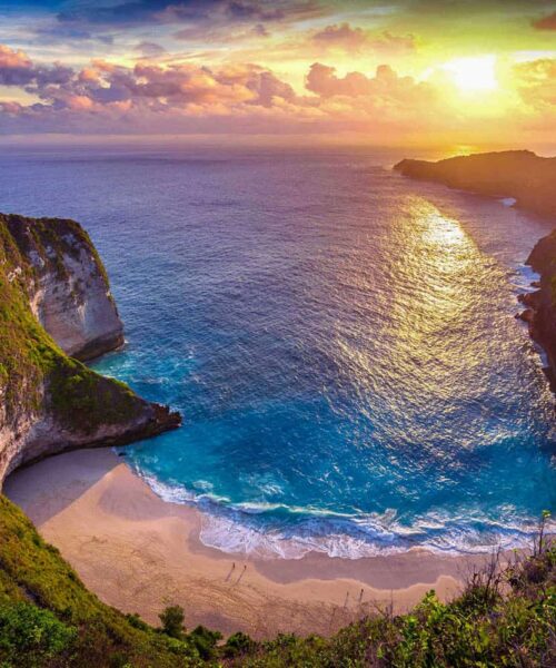 Kelingking,Beach,At,Sunset,In,Nusa,Penida,Island,,Bali,,Indonesia.
